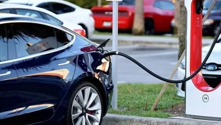 Elektrikli araçlar içten yanmalılardan üç kat daha az arıza yapıyor: ADAC 3.6 milyon veriyi inceledi